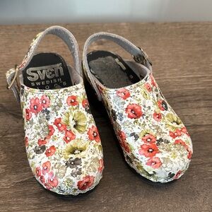 Sven Swedish toddler clogs size 26 boho